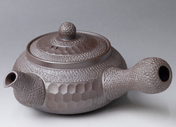 Banko teapot by Iroku