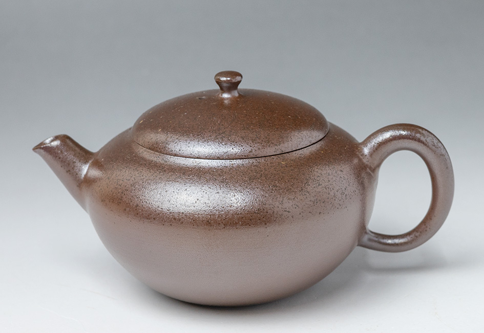 Banko teapot by Otsuki Shun - side view