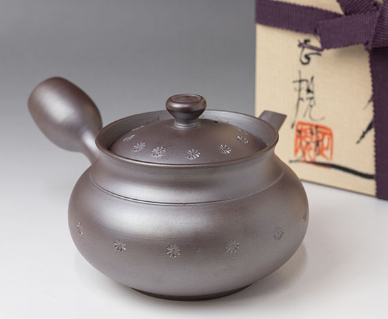 Banko teapots by Tachi Masaki