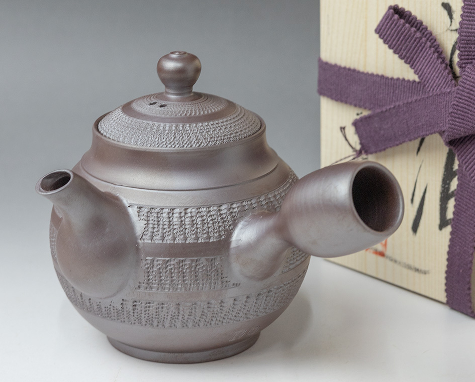 Banko teapots by Tachi Masaki