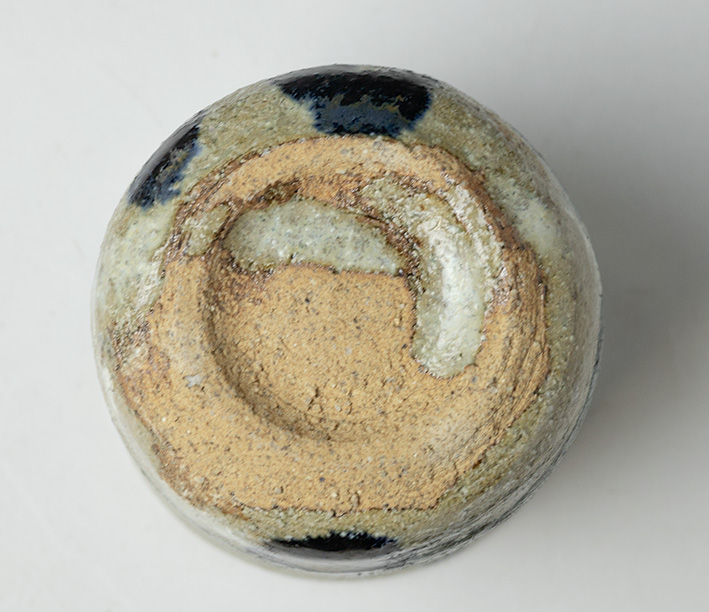 The bottom view of Kiji Karatsu yunomi tea cup