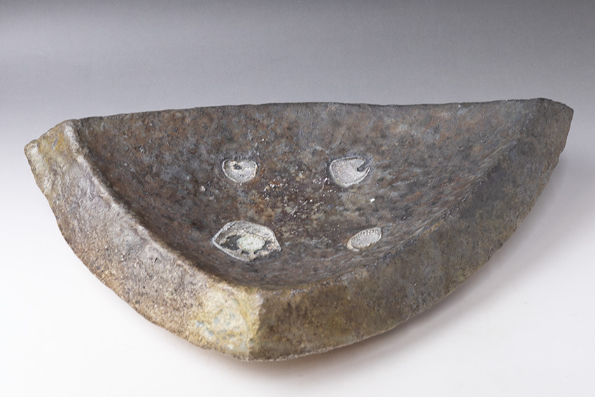 Igayaki woodfired triangle dish by Atarashi Manabu