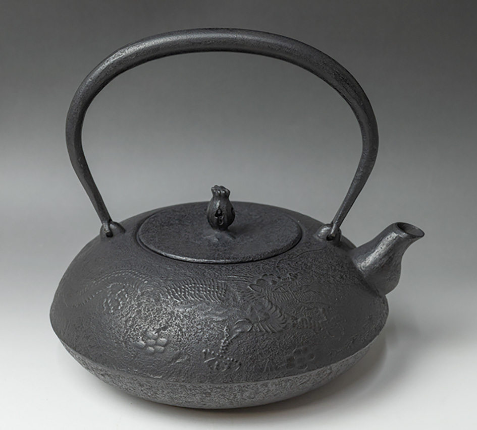 Dragon cast iron tetsubin kettle