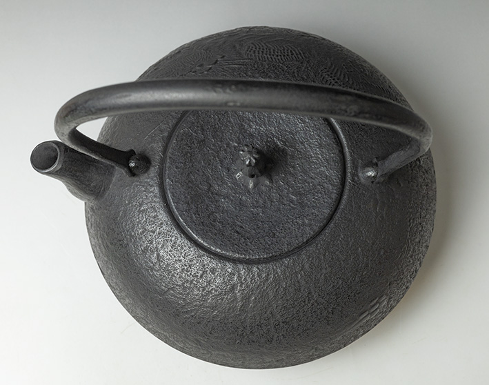 Dragon cast iron tetsubin kettle