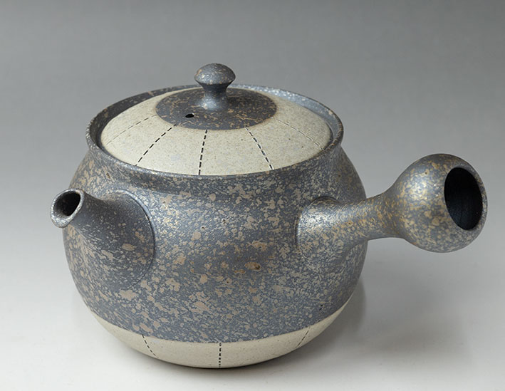 Tokoname teapot by Fujita Tokuta