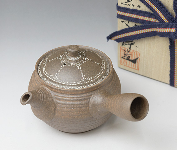 Tokoname teapot by Kohokujo