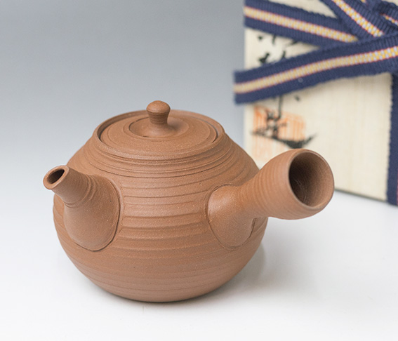 Tokoname teapot by Kohokujo