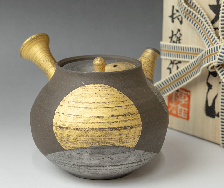 Kin-Ginsai (Gold & Silver Accented) teapot