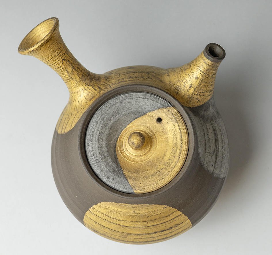 Kin-Ginsai (Gold & Silver Accented) teapot - top view